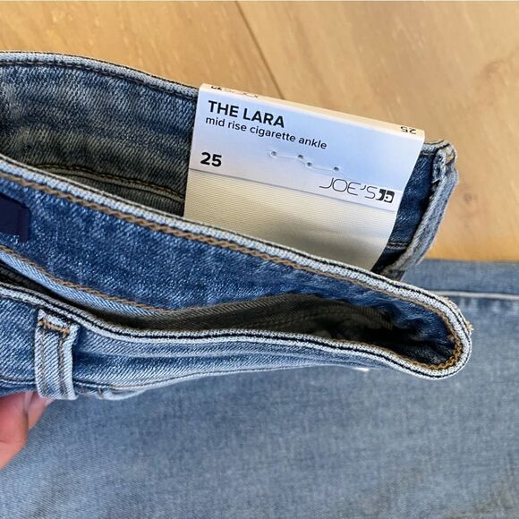 The Lara Ankle Cigarette Jeans
JOE'S - Picture 7 of 8